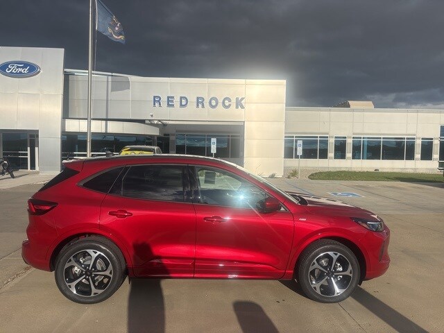 2025 Ford Escape ST-Line Elite photo 2