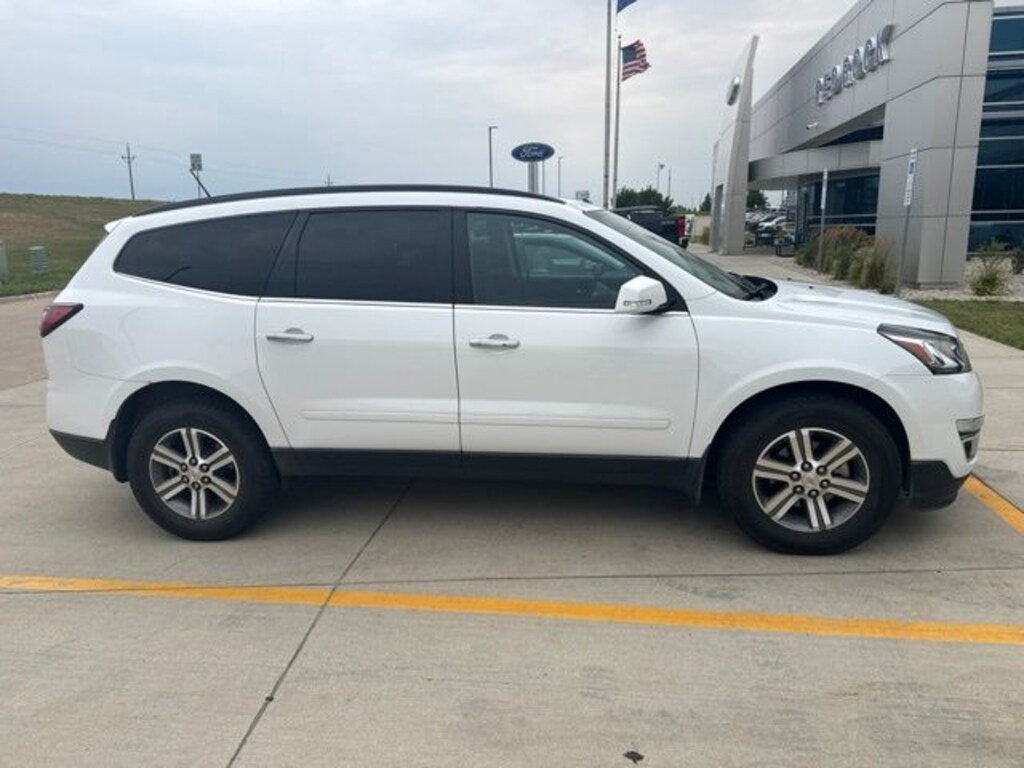 Used 2017 Chevrolet Traverse 2LT SUV