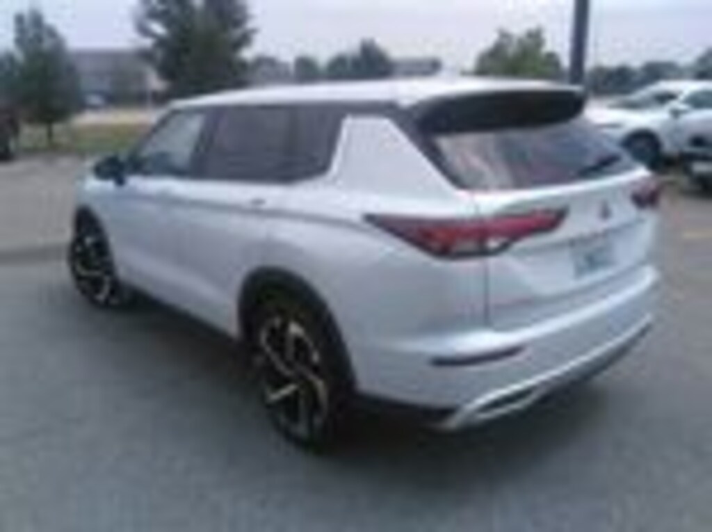 Used 2024 Mitsubishi Outlander SE SUV