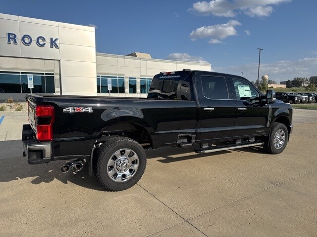 2026 Ford F-250 Lariat photo 2