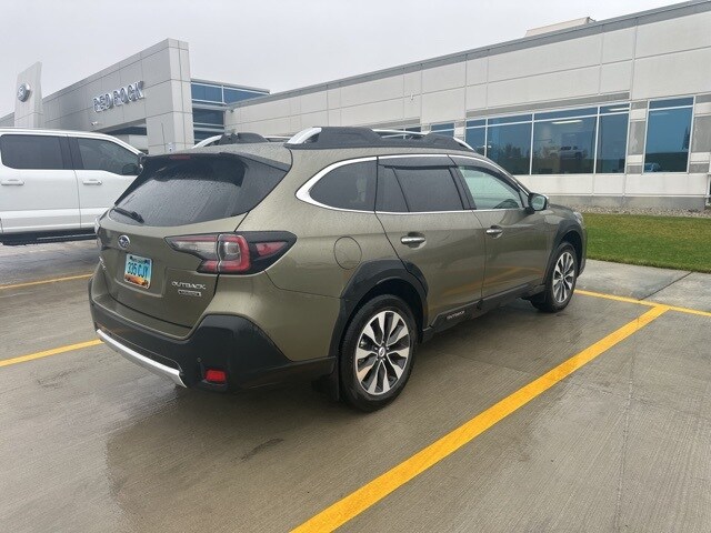 2023 Subaru Outback Touring photo 4