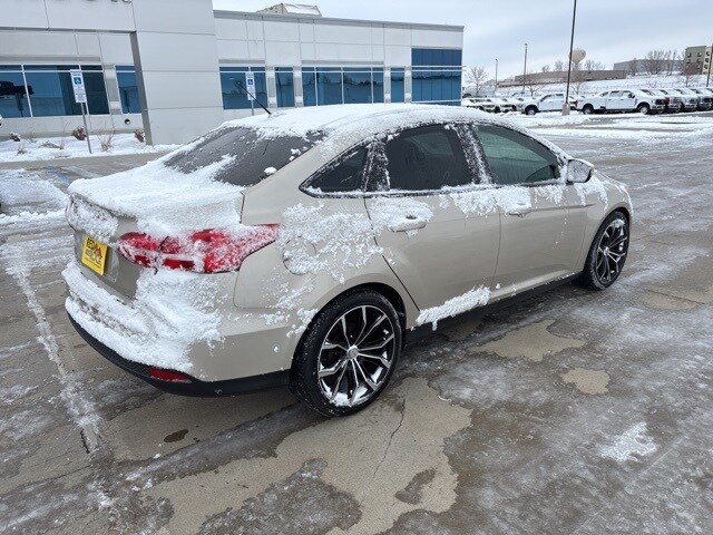 2017 Ford Focus SE photo 3