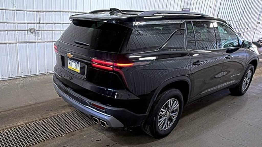 Used 2025 Chevrolet Traverse LT SUV