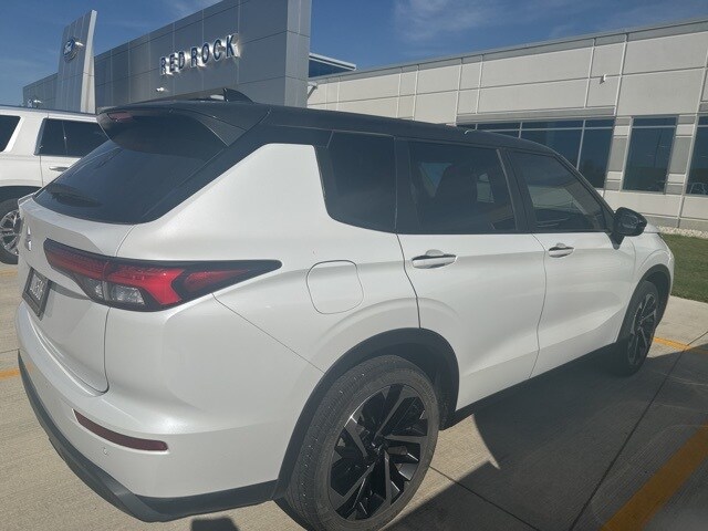 2022 Mitsubishi Outlander ES photo 4