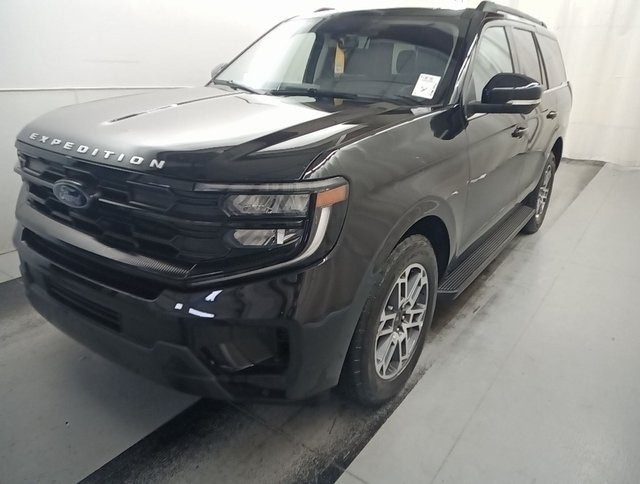 2025 Ford Expedition photo 2