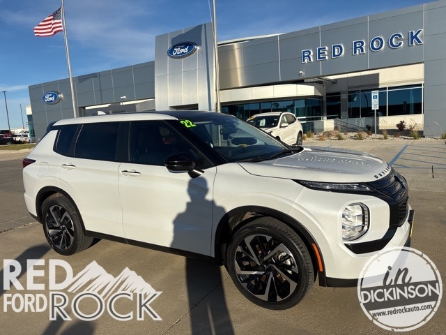 2022 Mitsubishi Outlander ES's photo