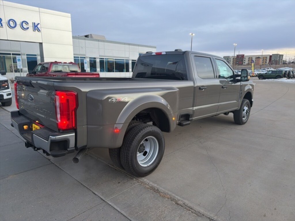 New 2026 Ford F-350 XLT Truck Crew Cab