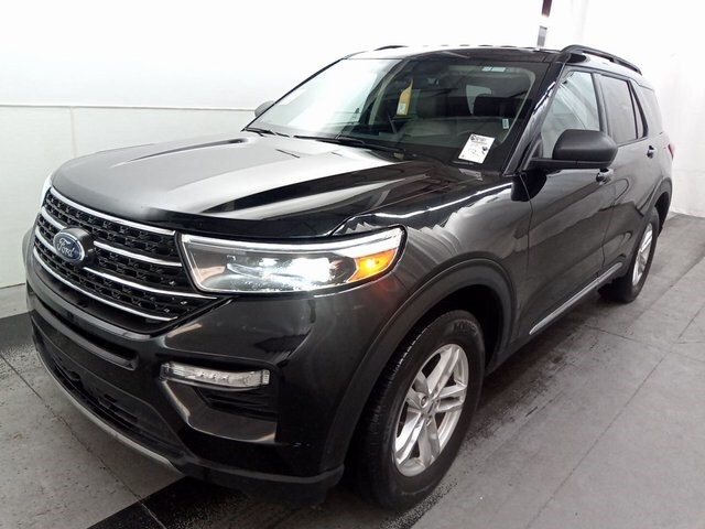 2023 Ford Explorer XLT photo 2