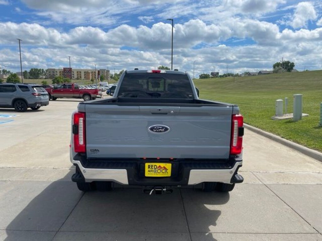 New 2026 Ford F-450 Lariat Truck Crew Cab