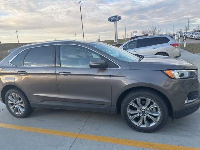 2019 Ford Edge Titanium photo 3