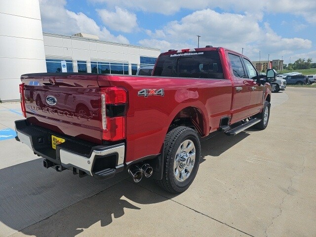 2025 Ford F-350 Lariat photo 2