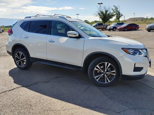 2020 Nissan Rogue SV photo 3