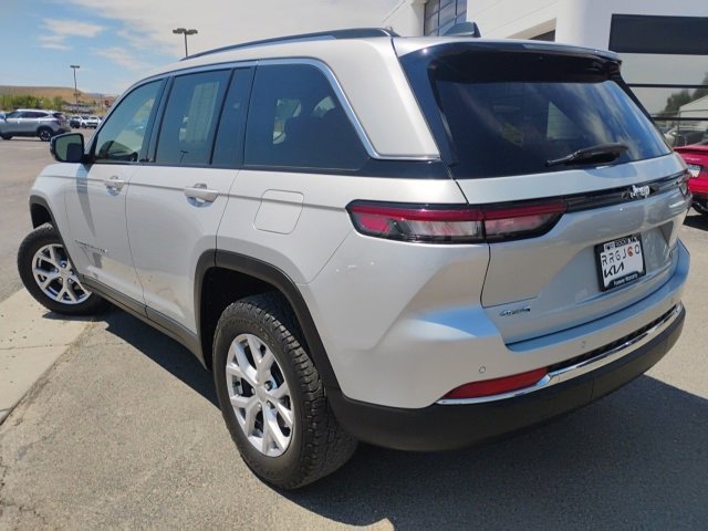 2022 Jeep Grand Cherokee Limited photo 2