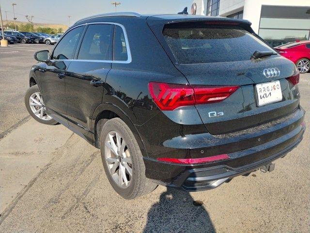 2022 Audi Q3 S line Premium 45 TFSI photo 2