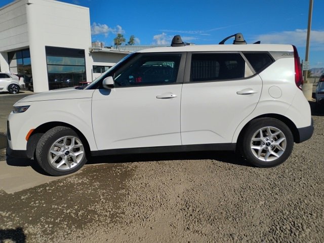 2022 Kia Soul S photo 2