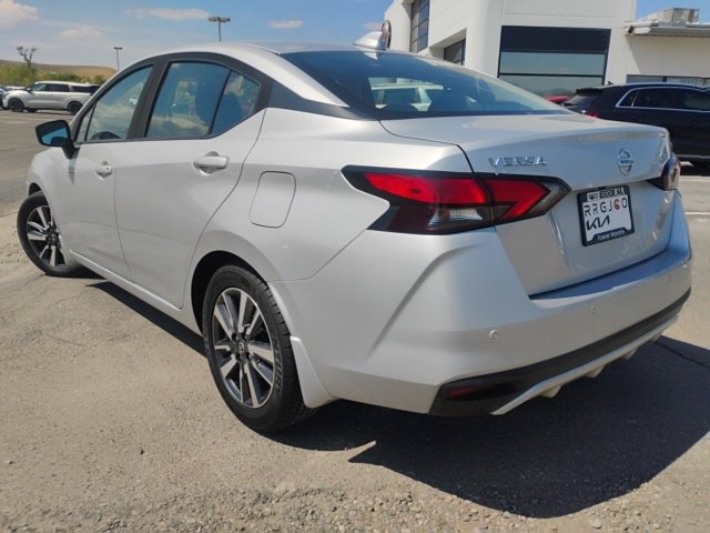 2020 Nissan Versa SV photo 3