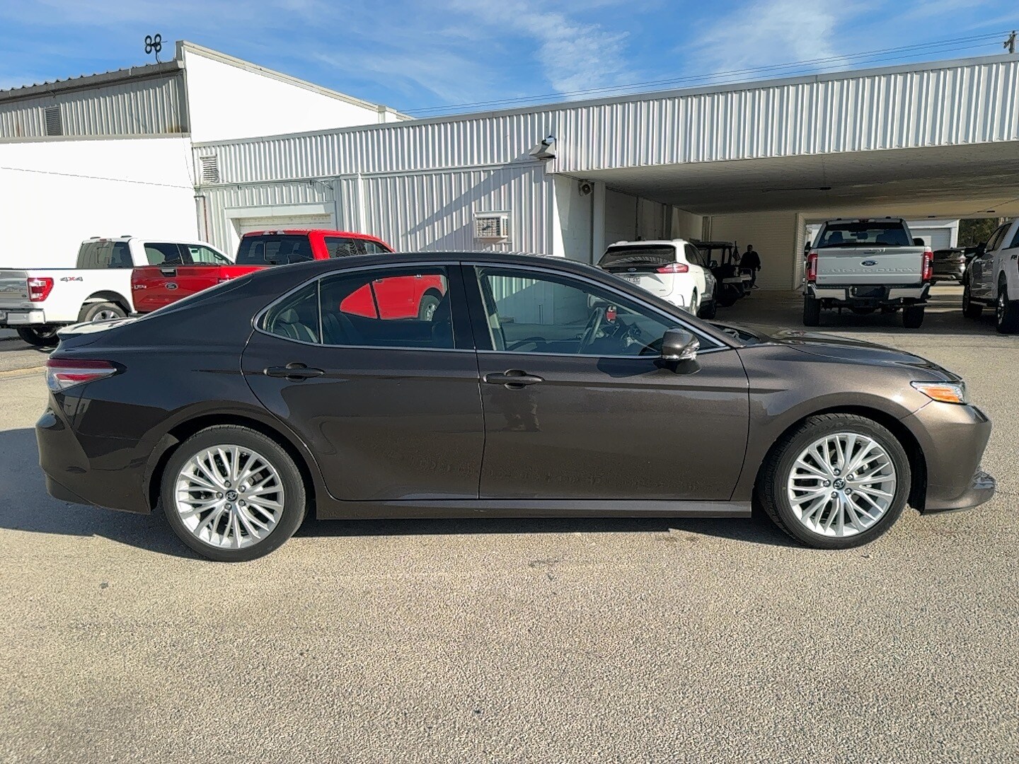 2019 Toyota Camry XLE photo 4