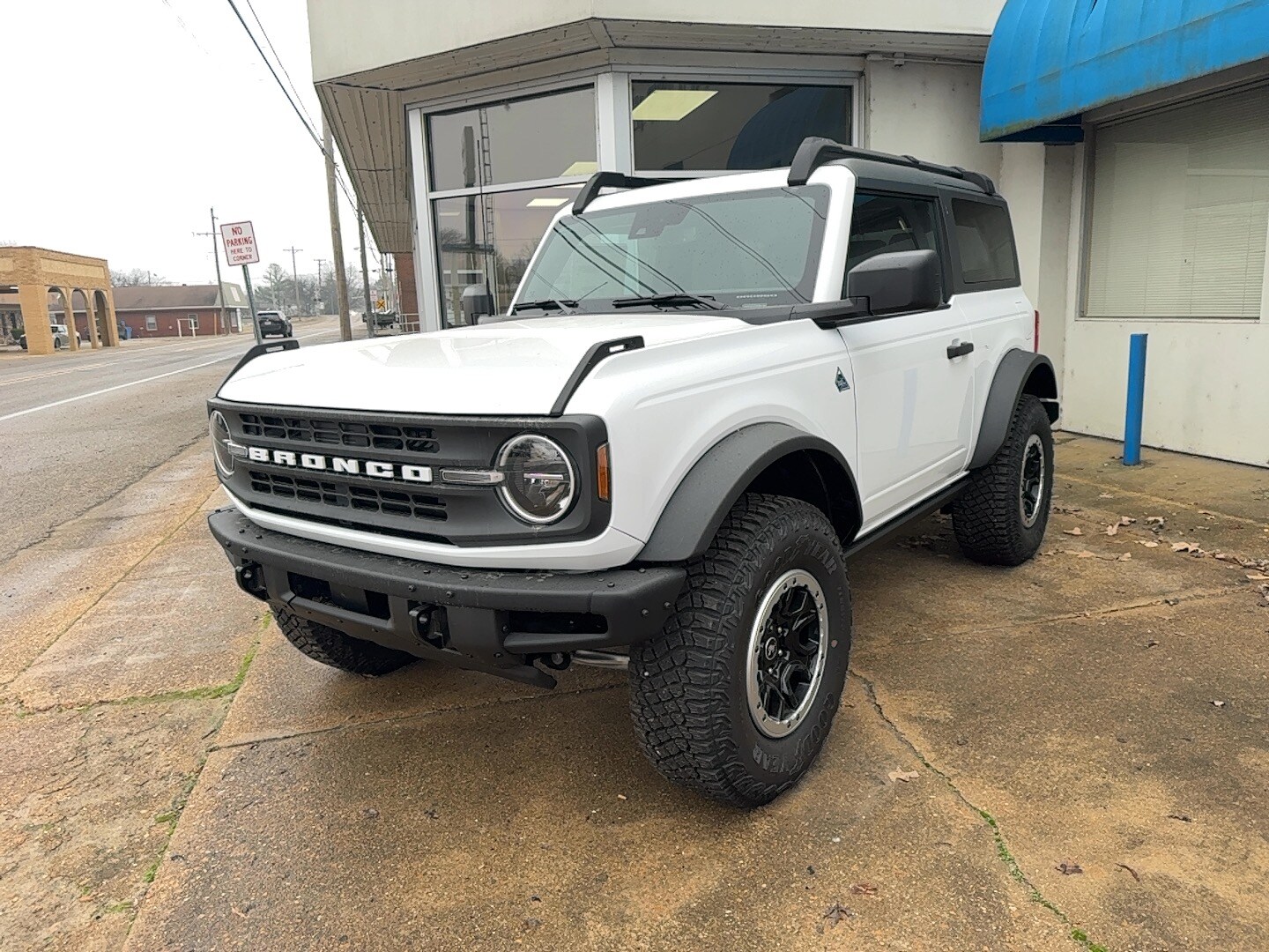 2024 Ford Bronco 2-Door Black Diamond's photo