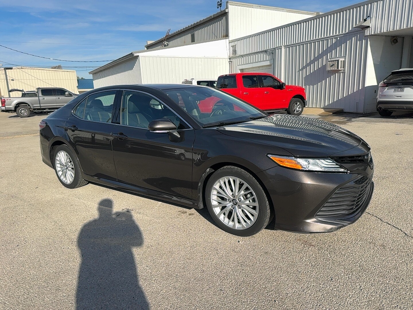 2019 Toyota Camry XLE photo 2