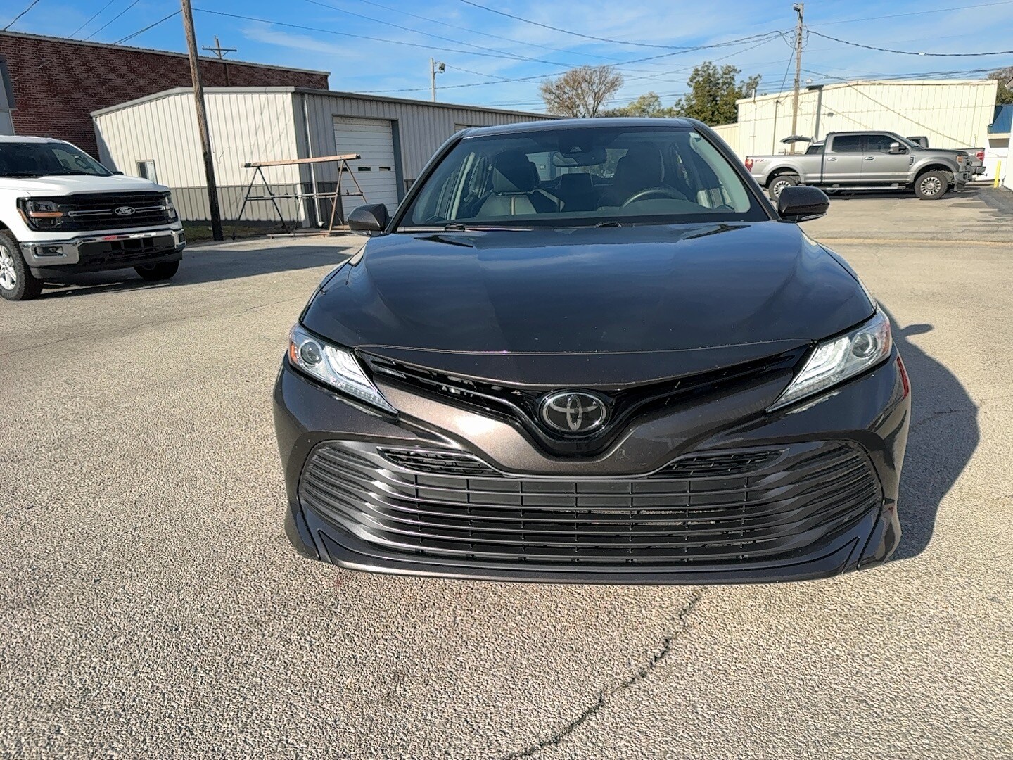 2019 Toyota Camry XLE photo 3