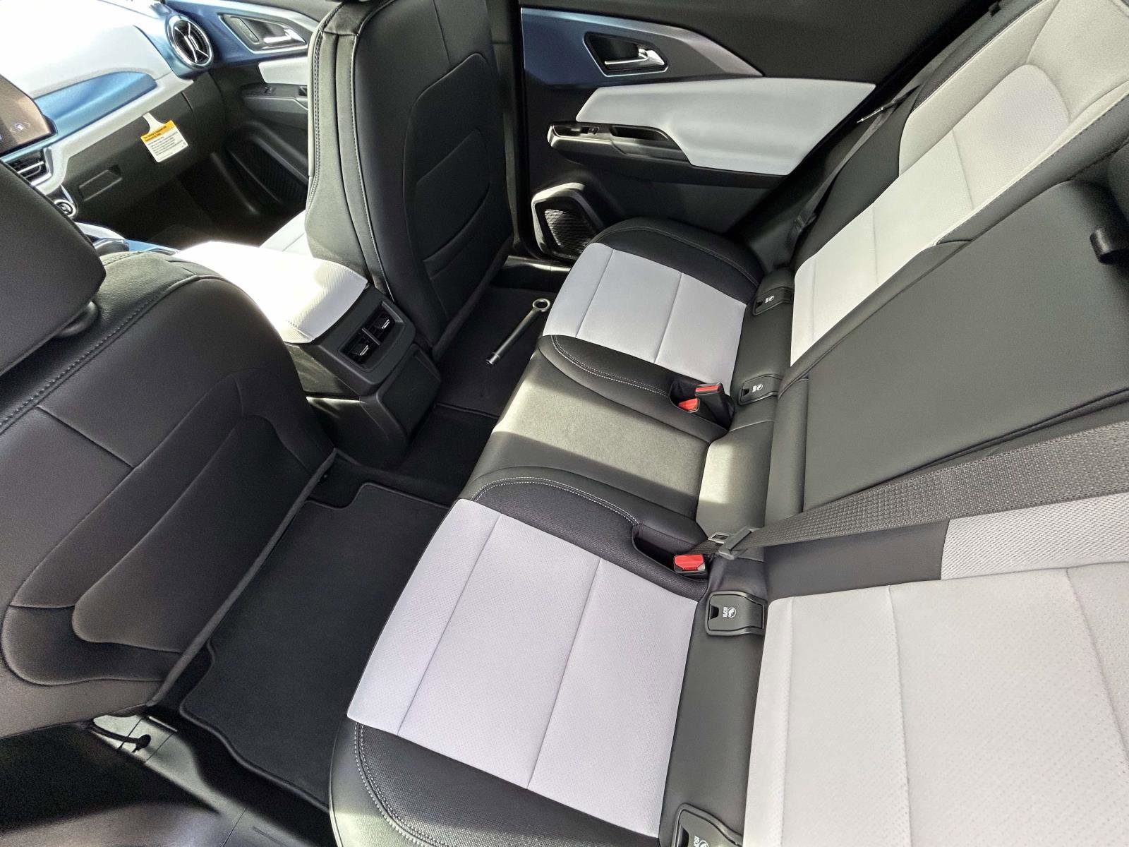 2026 Chevrolet Equinox EV 2LT - Photo 11