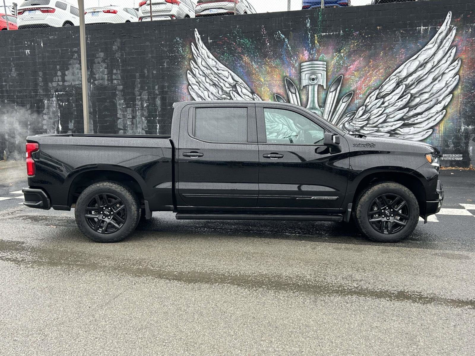 2024 Chevrolet Silverado 1500 High Country photo 2