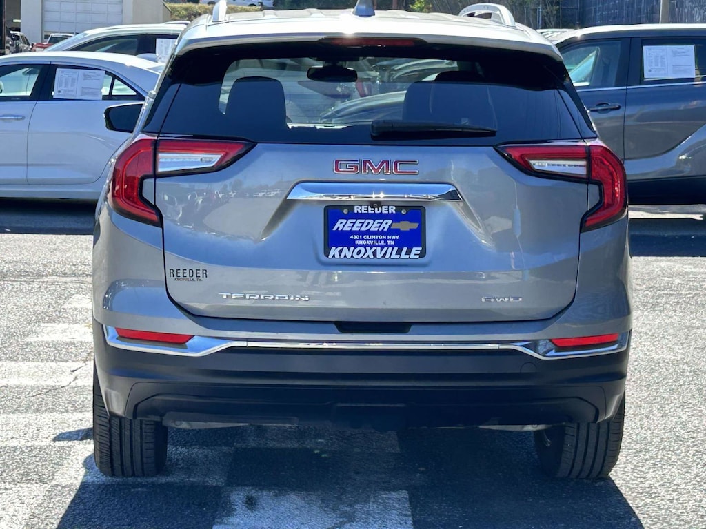 Used 2024 GMC Terrain SLT SUV