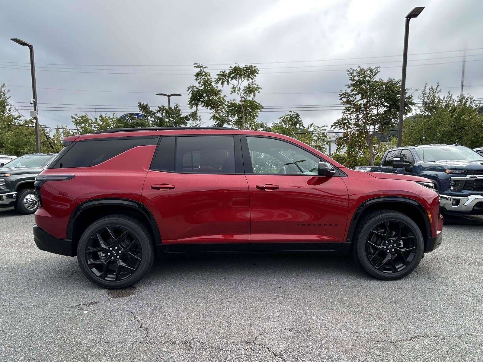 2026 Chevrolet Traverse RS photo 2