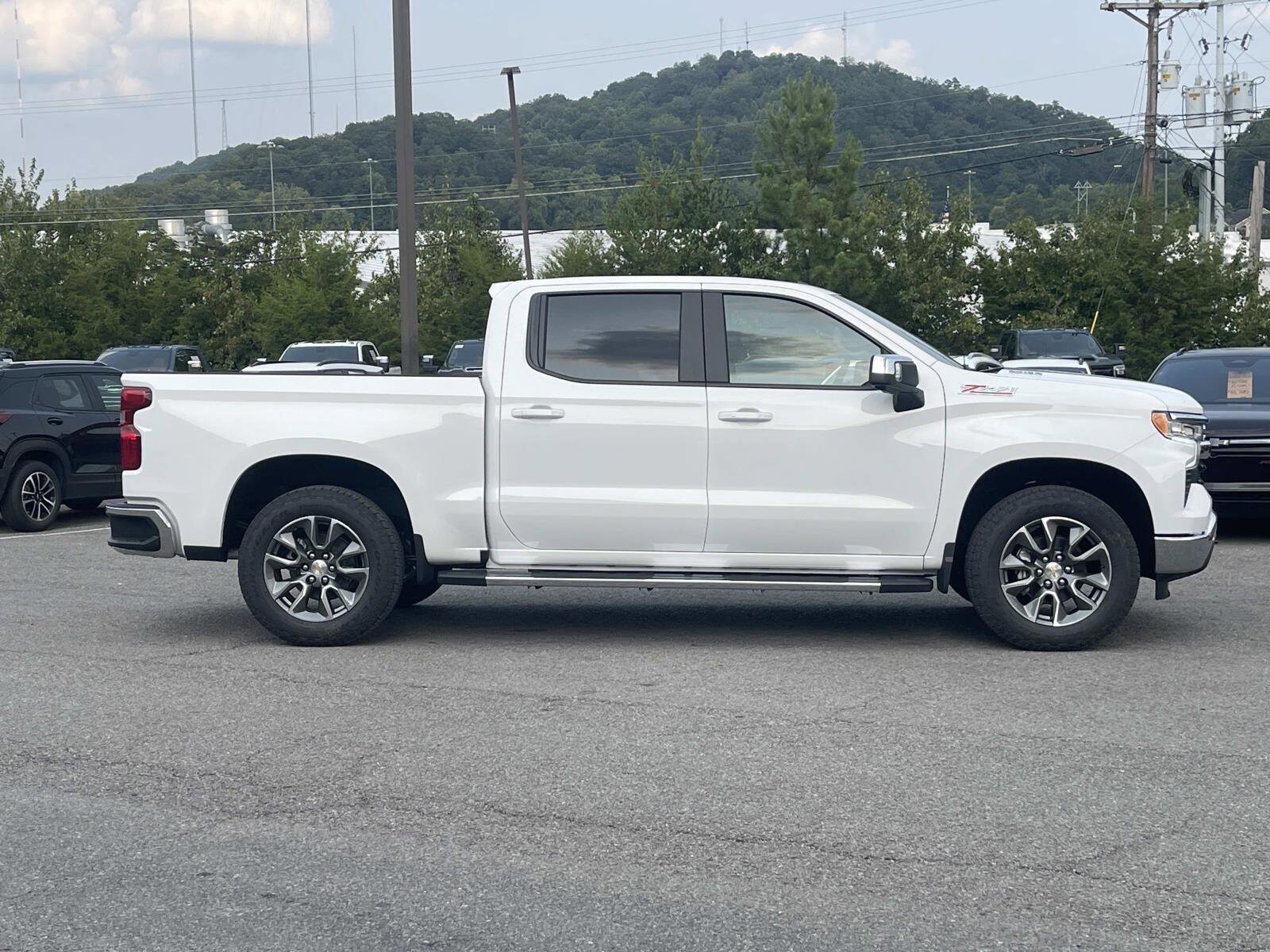 2026 Chevrolet Silverado 1500 LT photo 2