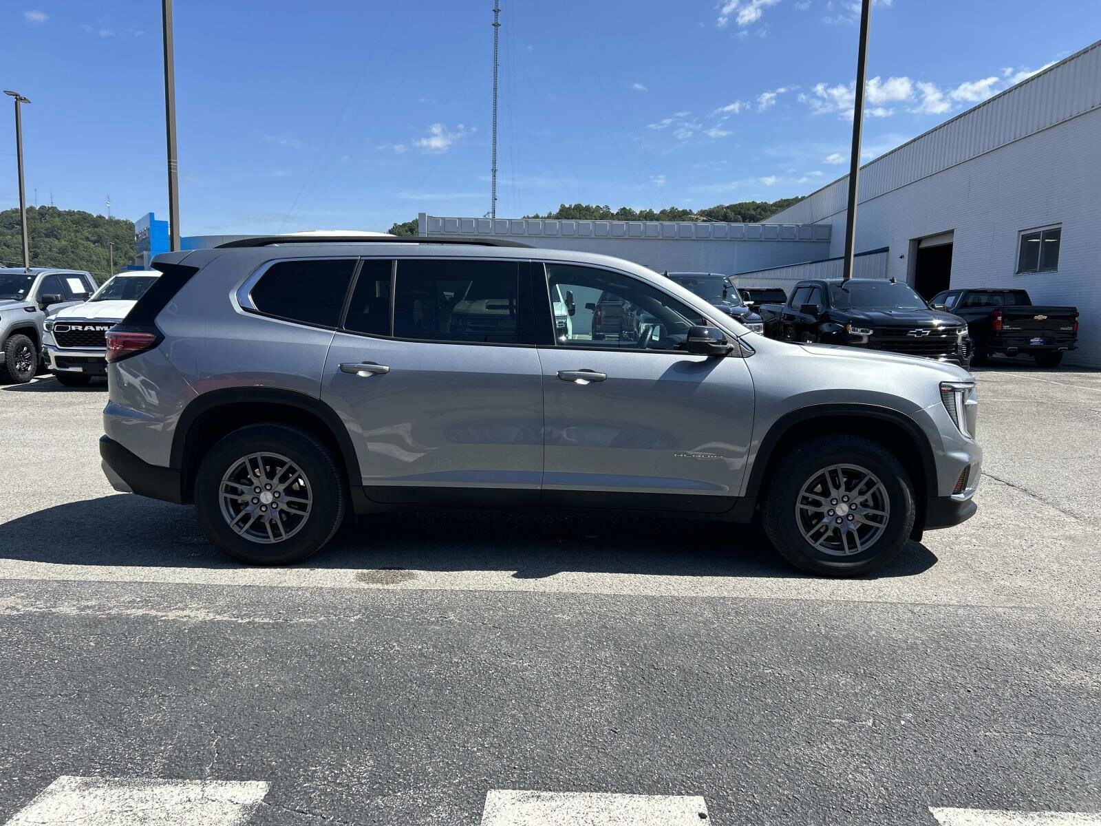 2025 Gmc Acadia Elevation photo 2