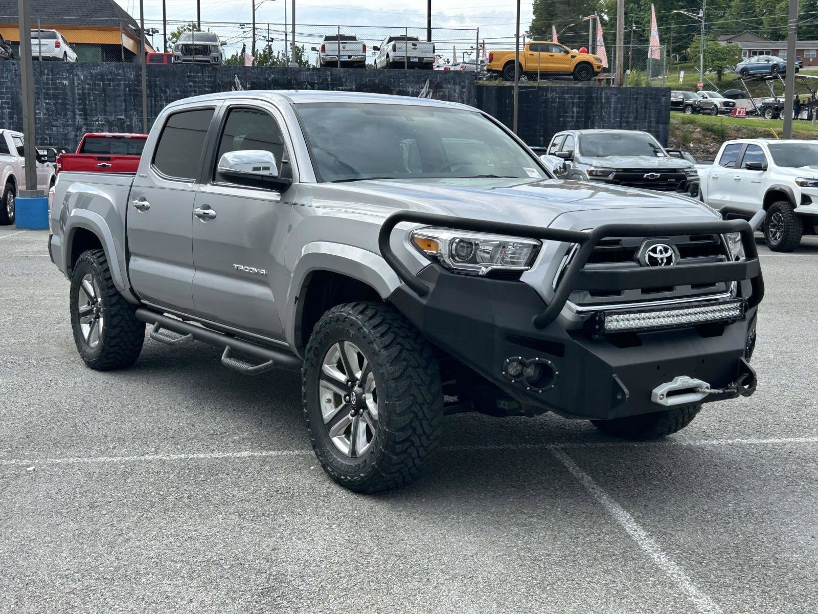 2017 Toyota Tacoma Limited Double Cab 4x4 V6 Auto Short Bed's photo