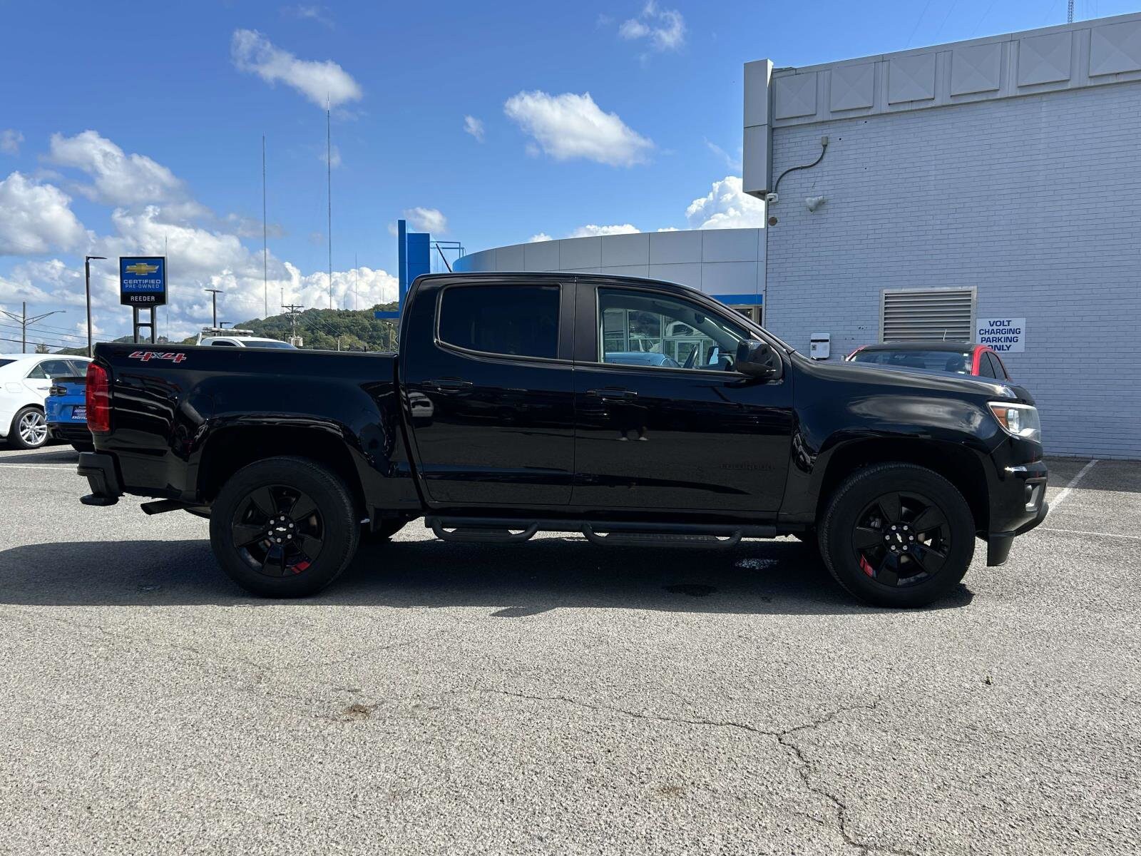 2019 Chevrolet Colorado LT photo 2