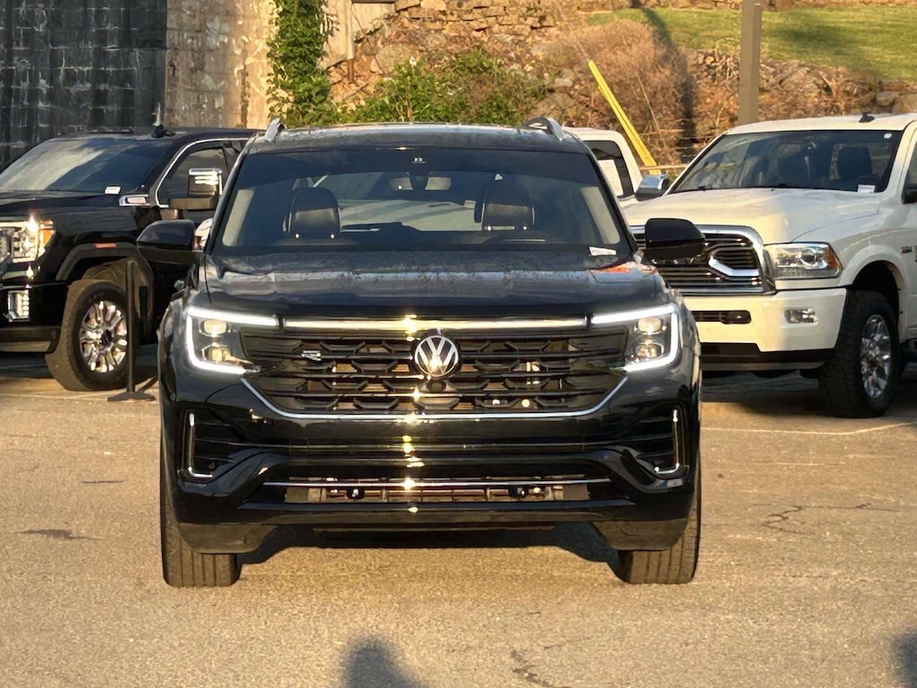 Used 2024 Volkswagen Atlas 2.0T SEL Premium R-Line SUV