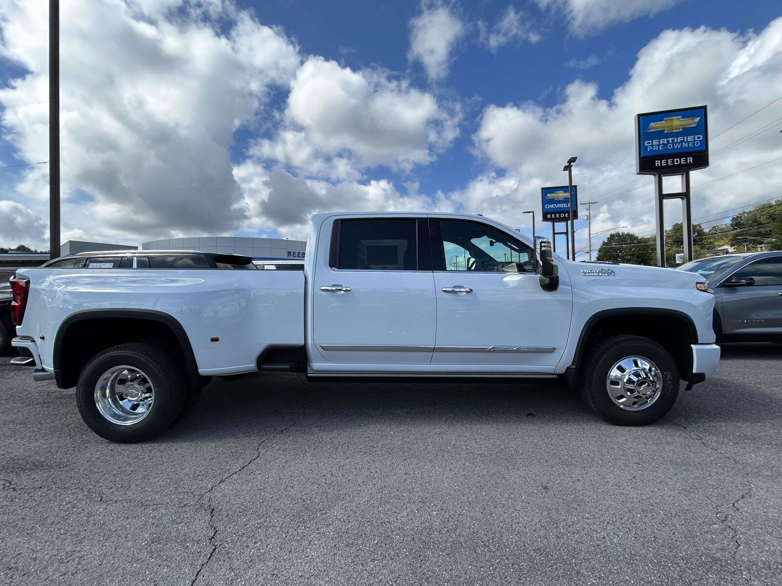 2026 Chevrolet Silverado 3500HD High Country photo 2