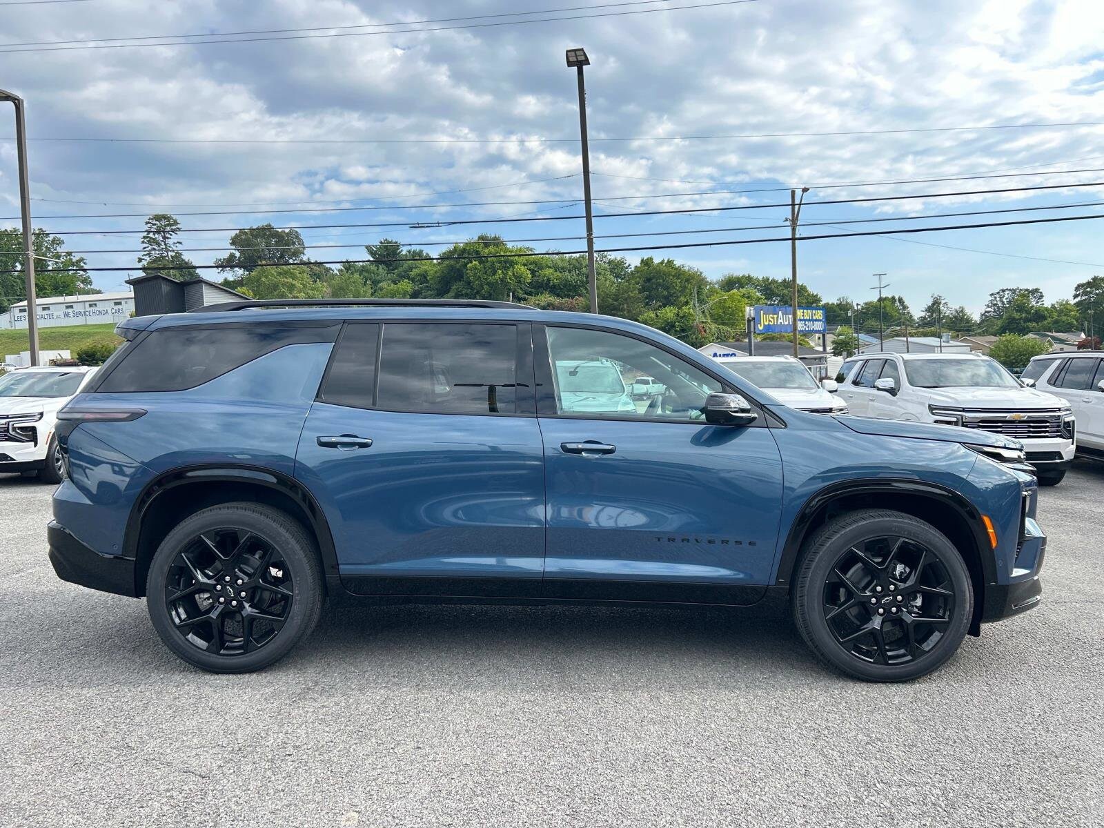 2026 Chevrolet Traverse RS photo 2
