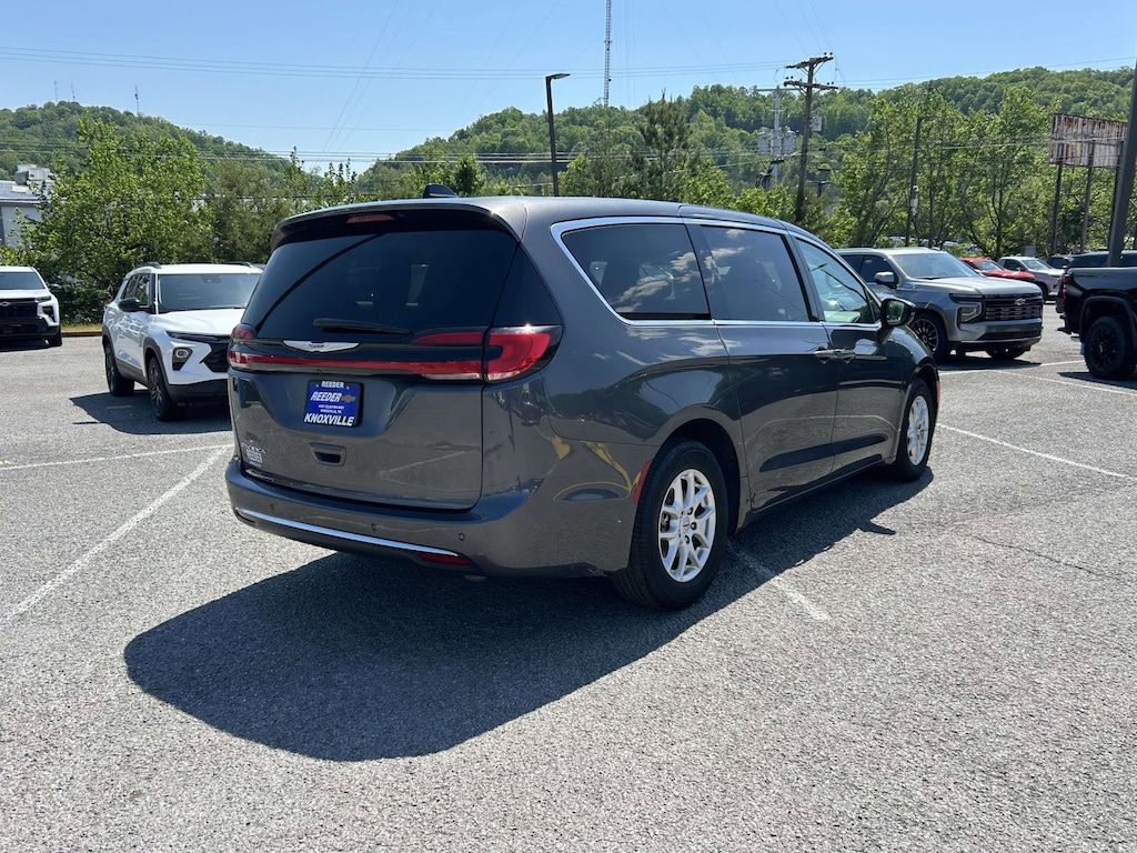 Used 2023 Chrysler Pacifica Touring L Van Passenger Van