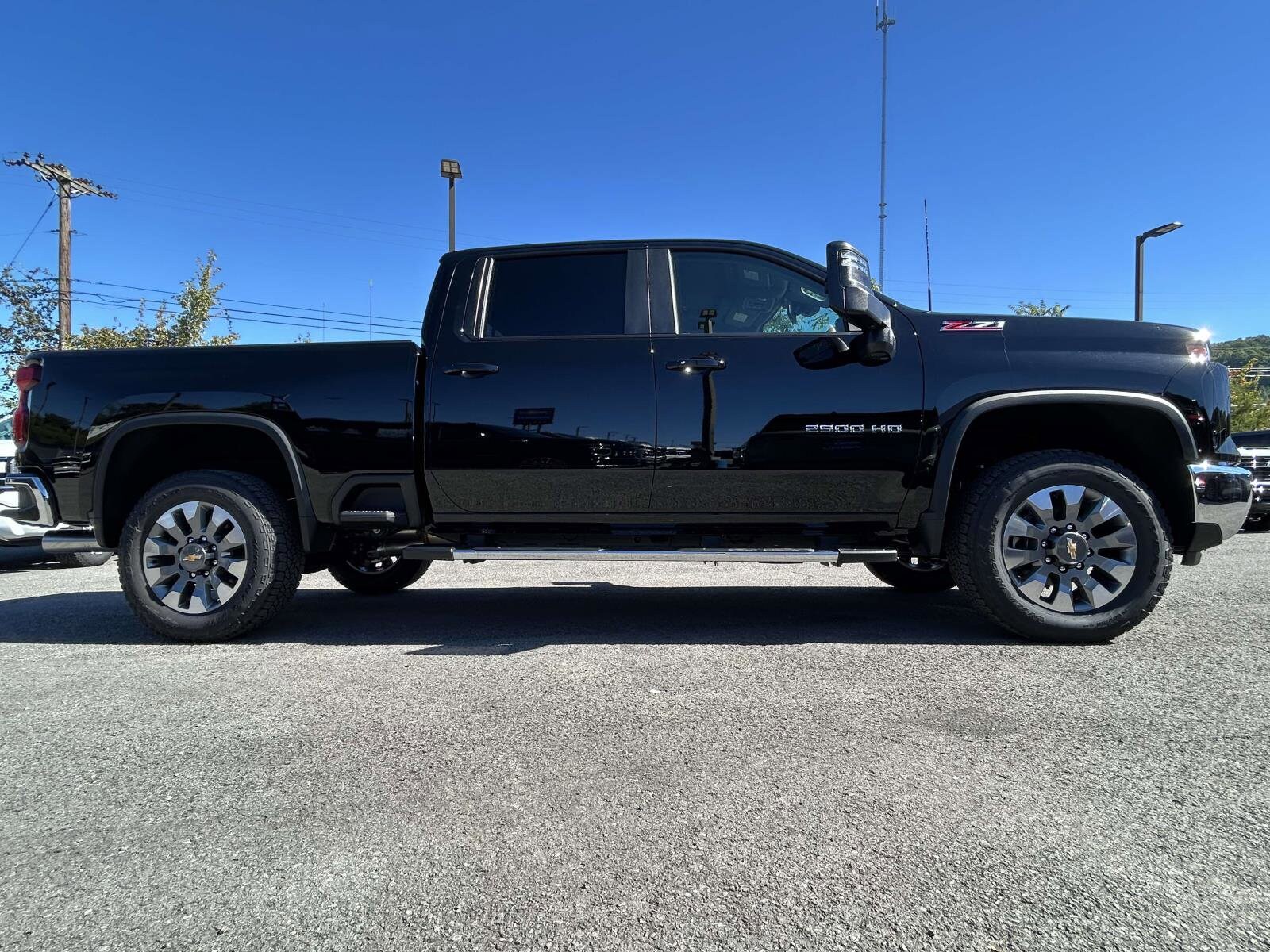 2026 Chevrolet Silverado 2500HD LT photo 2