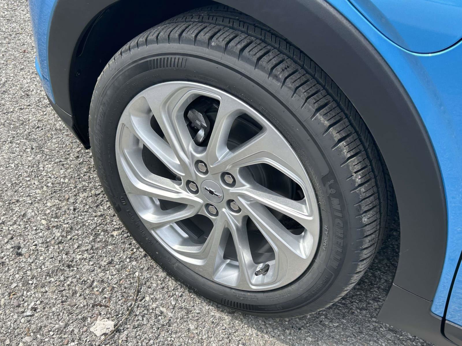 2027 Chevrolet Bolt LT - Photo 8
