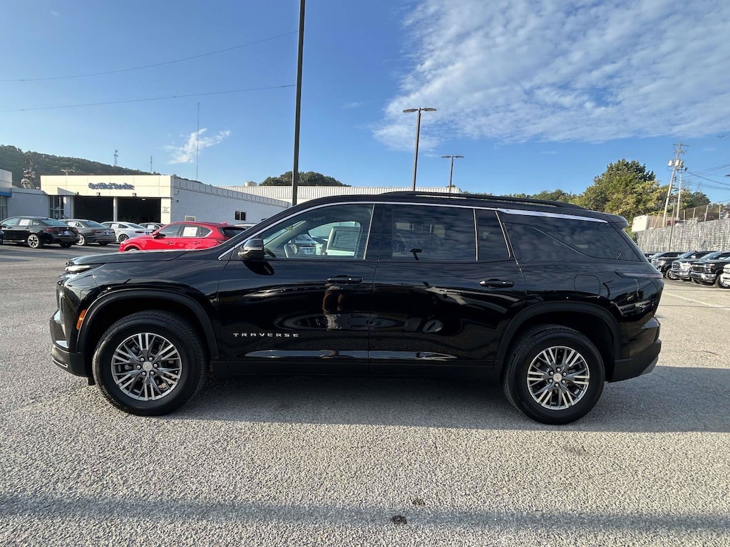 Used 2026 Chevrolet Traverse LT SUV