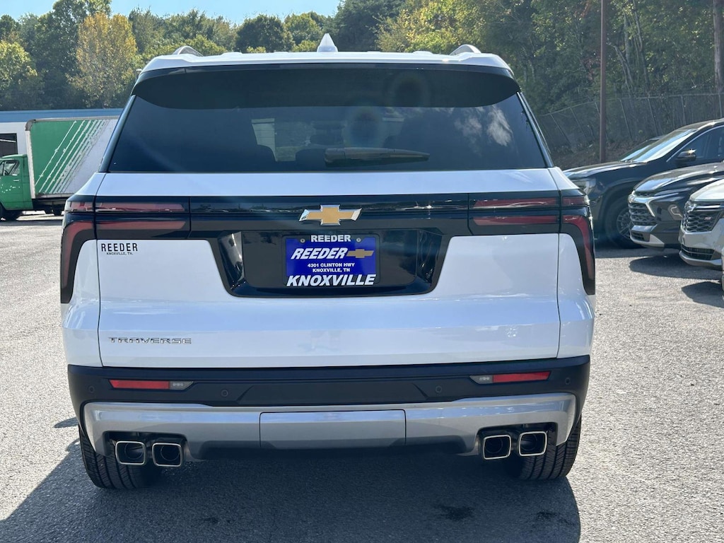 Used 2025 Chevrolet Traverse LT SUV
