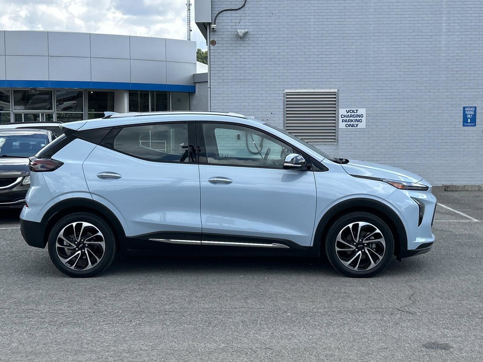 Used 2023 Chevrolet Bolt EUV Premier with VIN 1G1FZ6S05P4159088 for sale in Knoxville, TN