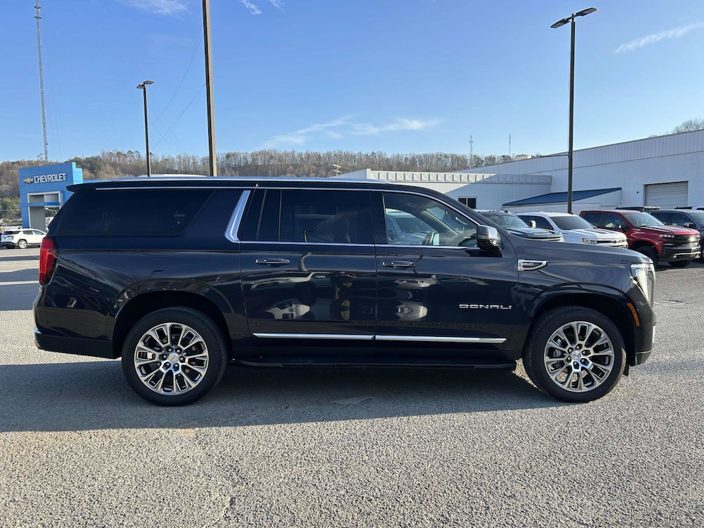 Used 2025 GMC Yukon XL Denali SUV