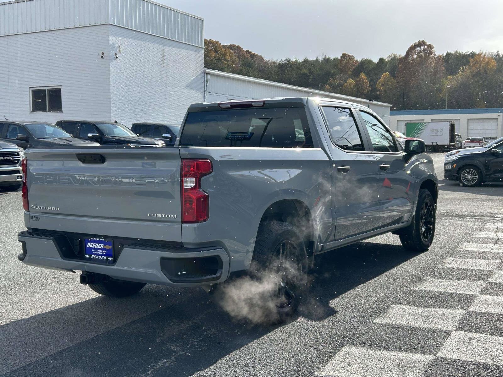 2024 Chevrolet Silverado 1500 Custom photo 2