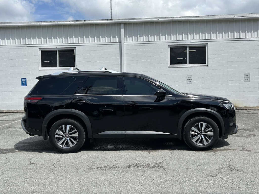 Used 2024 Nissan Pathfinder SL SUV