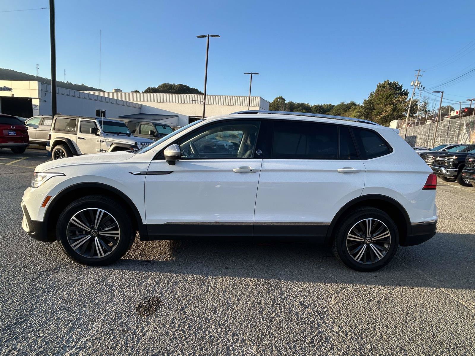 Used 2024 Volkswagen Tiguan SE SUV