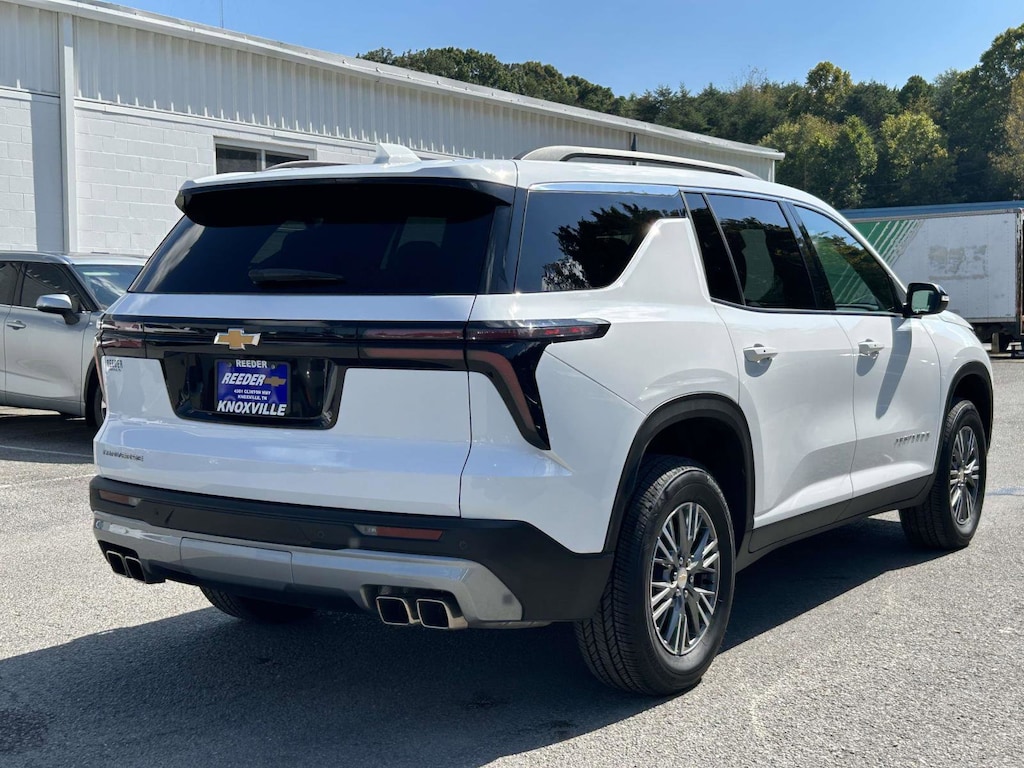 Used 2025 Chevrolet Traverse LT SUV