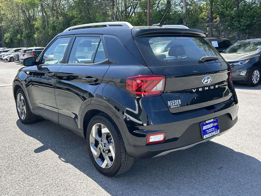 Used 2025 Hyundai Venue SEL SUV