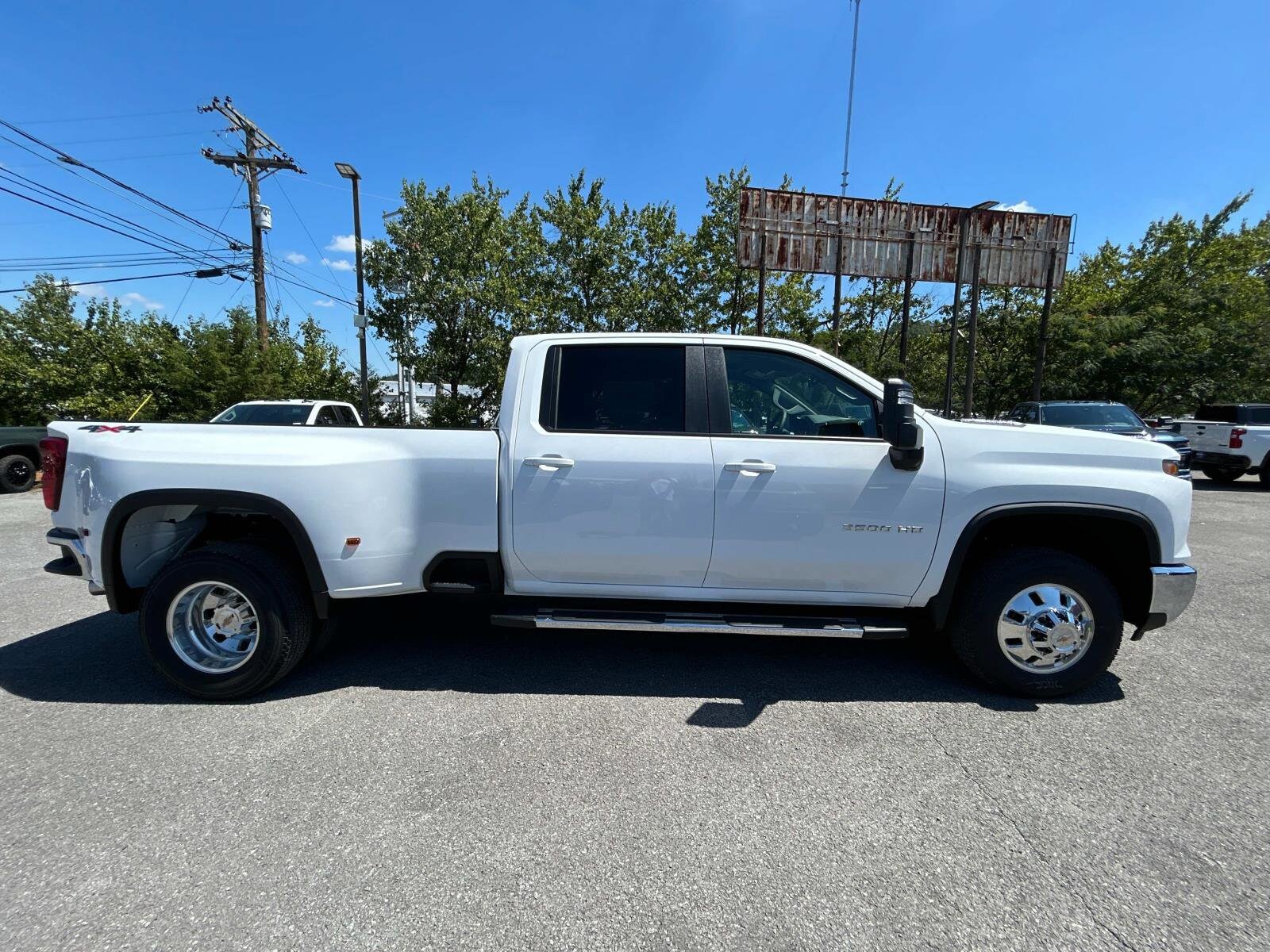 2026 Chevrolet Silverado 3500HD LT photo 2