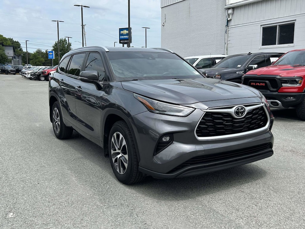 Used 2024 Toyota Highlander LE SUV