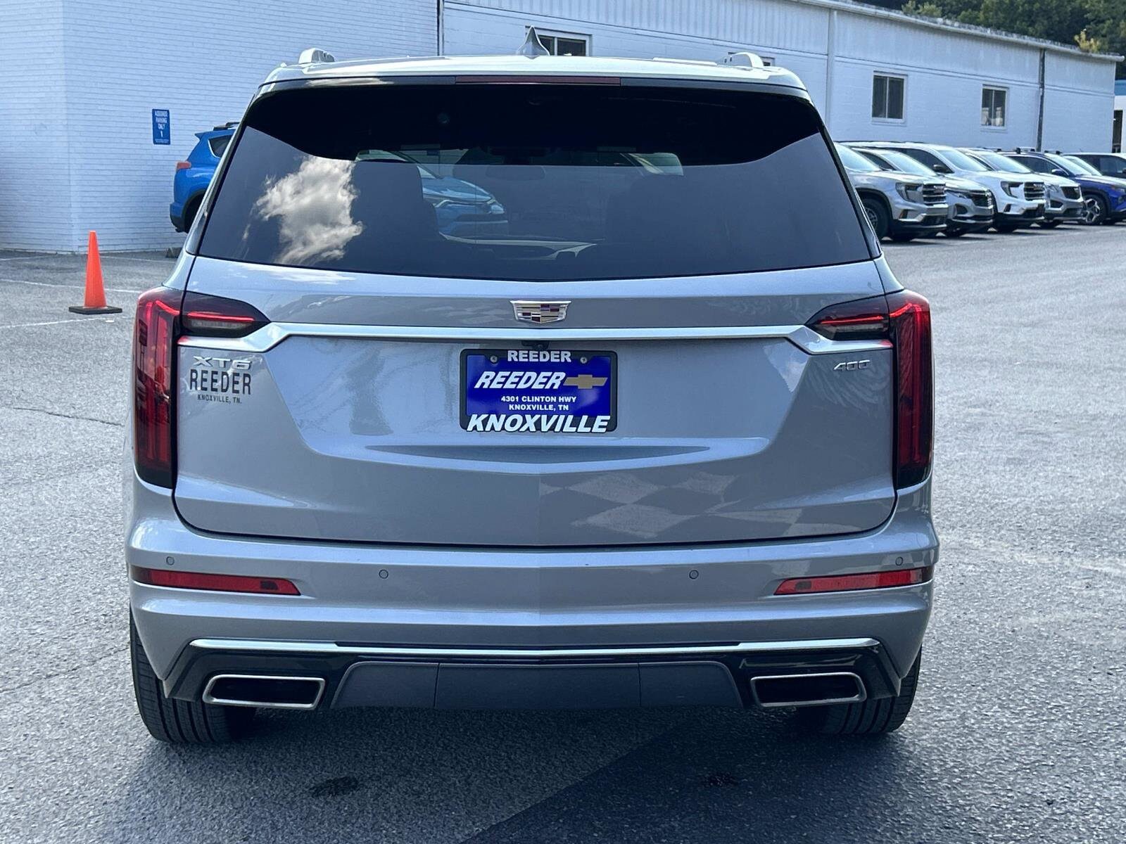 2025 Cadillac XT6 Premium Luxury photo 3